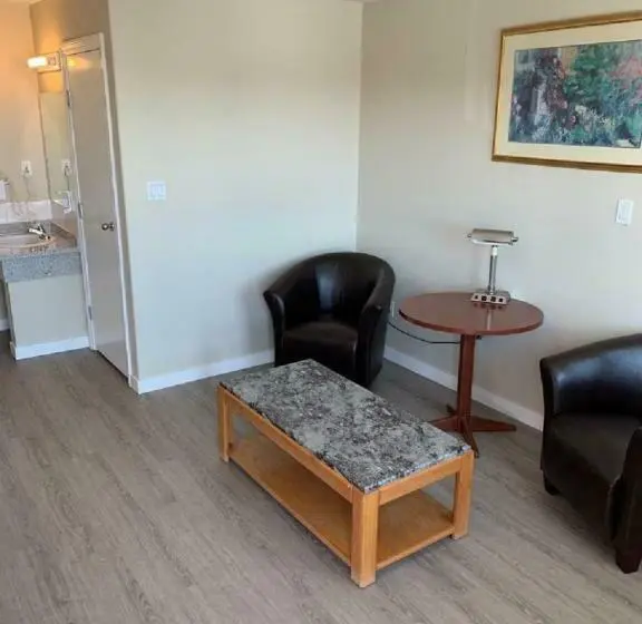 Deluxe-sviitti, Red Deer Inn & Suites