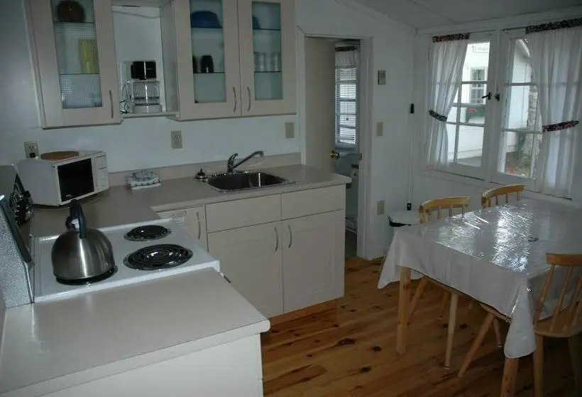 ２ベッドルームハウス, Birch Cliff Lodge On Baptiste Lake