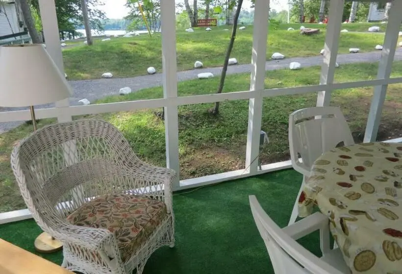 ２ベッドルームハウス, Birch Cliff Lodge On Baptiste Lake