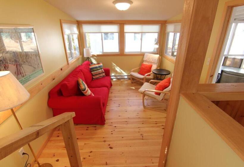 小室, Birch Cliff Lodge On Baptiste Lake