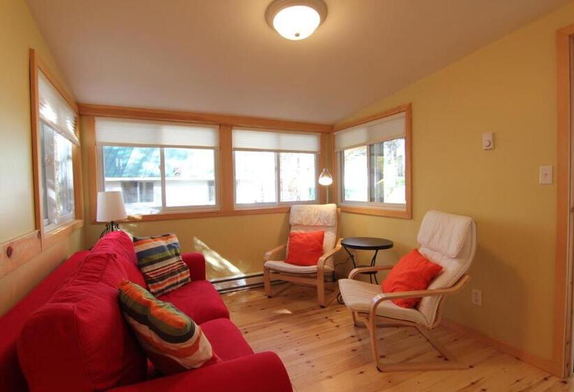 小室, Birch Cliff Lodge On Baptiste Lake