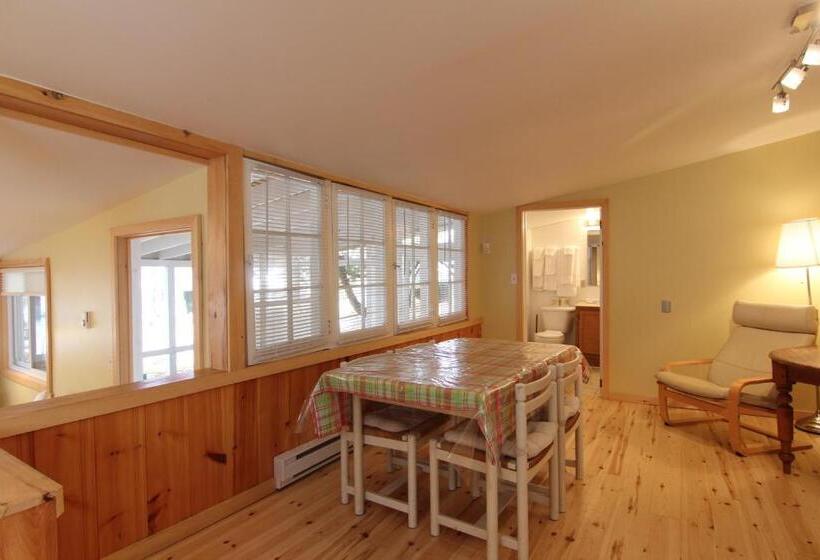 小室, Birch Cliff Lodge On Baptiste Lake