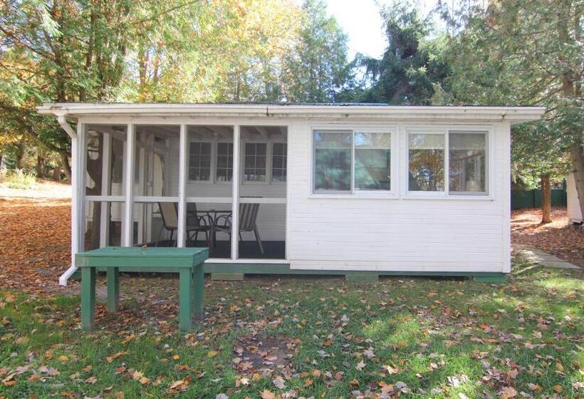 小室, Birch Cliff Lodge On Baptiste Lake