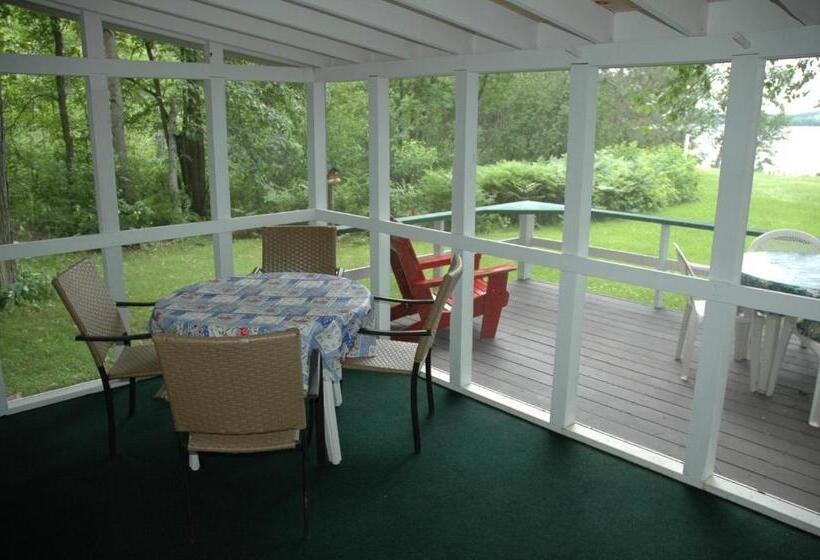 小室, Birch Cliff Lodge On Baptiste Lake