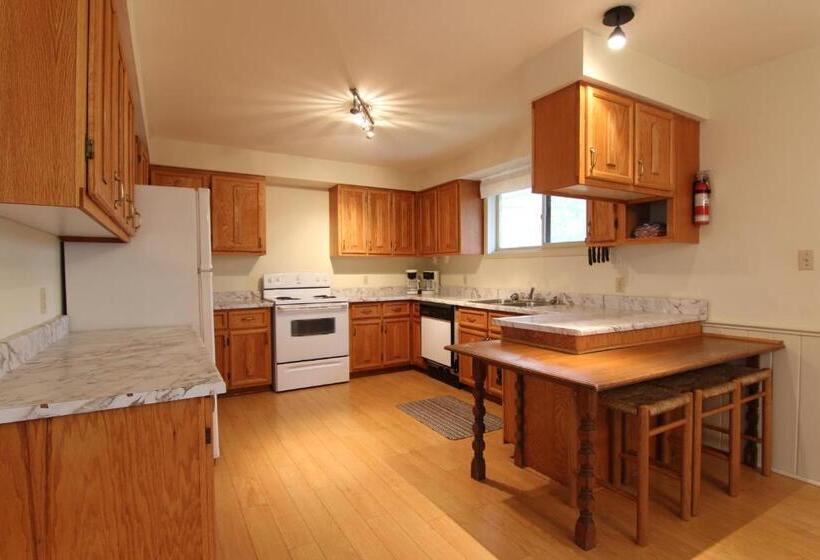 1间卧室的房子, Birch Cliff Lodge On Baptiste Lake