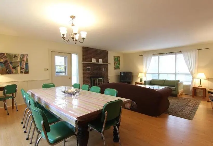 １ベッドルームハウス, Birch Cliff Lodge On Baptiste Lake