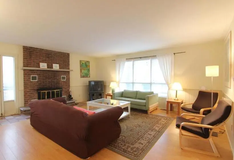１ベッドルームハウス, Birch Cliff Lodge On Baptiste Lake