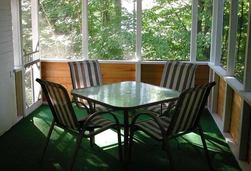 小室, Birch Cliff Lodge On Baptiste Lake