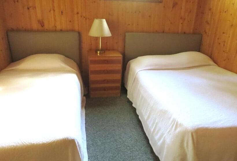 小室, Birch Cliff Lodge On Baptiste Lake