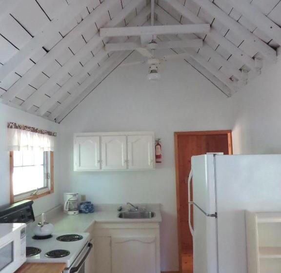 小室, Birch Cliff Lodge On Baptiste Lake