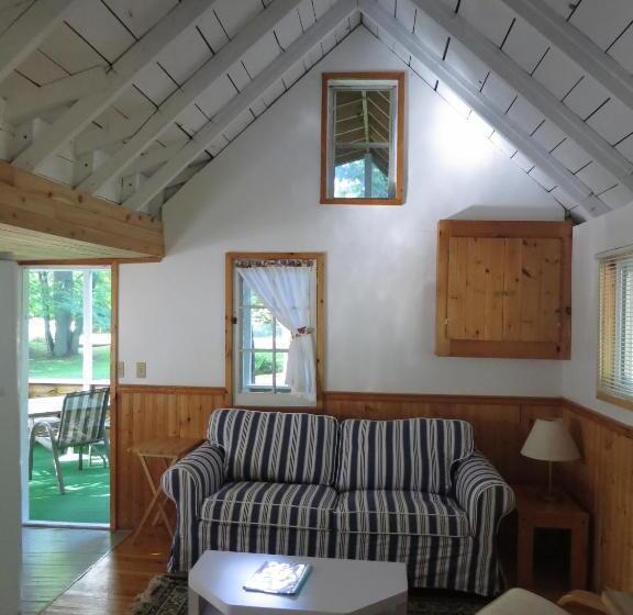 小室, Birch Cliff Lodge On Baptiste Lake