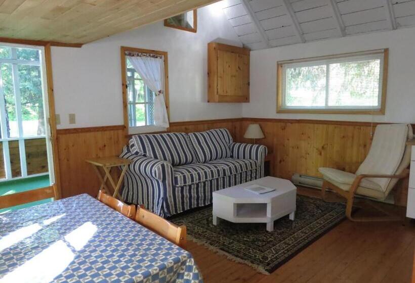 小室, Birch Cliff Lodge On Baptiste Lake
