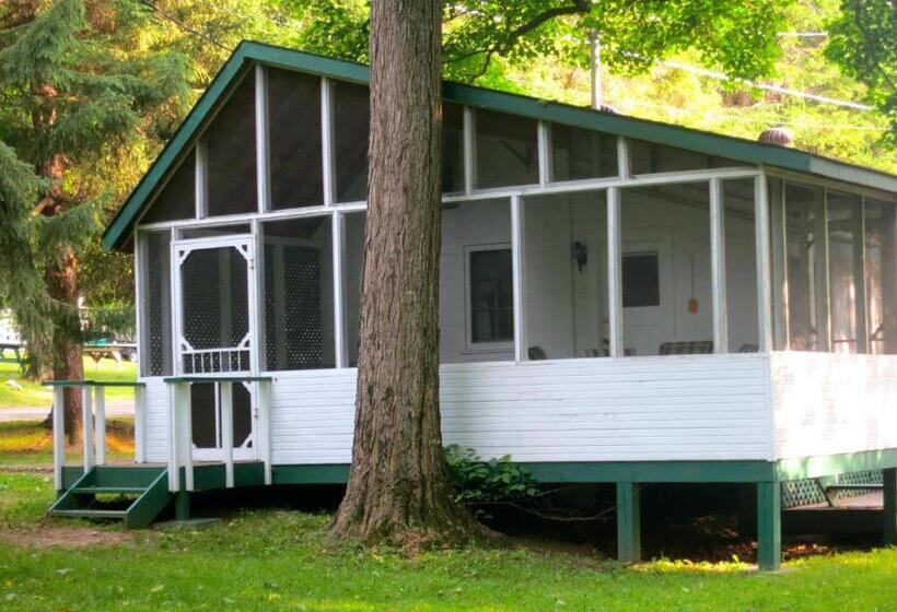 小室, Birch Cliff Lodge On Baptiste Lake