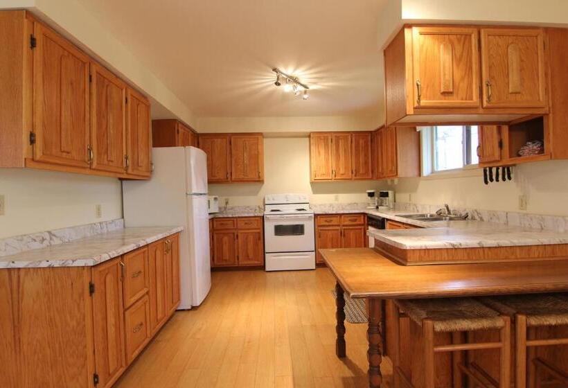 1间卧室的房子, Birch Cliff Lodge On Baptiste Lake