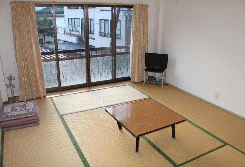 Quarto Estandar Banheiro Compartilhado, Sugakuso