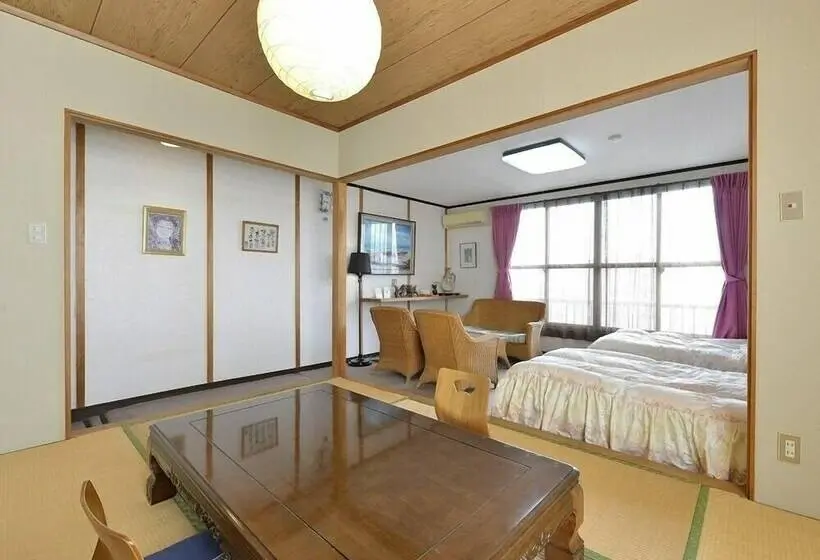 Perhehuone, Yumoto Miyoshi