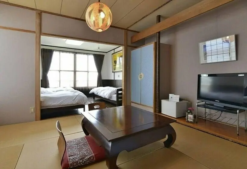 Perhehuone, Yumoto Miyoshi