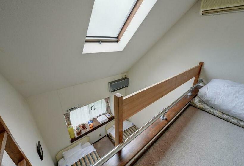 غرفة قياسية ثلاثية حمام مشترك, Blue Marble