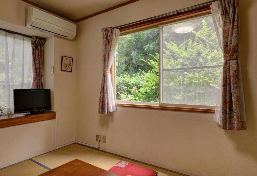 غرفة قياسية ثلاثية حمام مشترك, Blue Marble