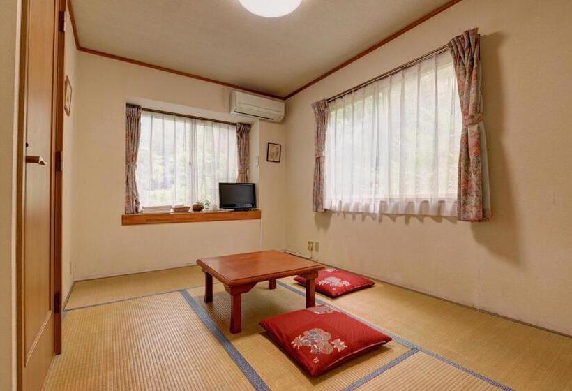 غرفة قياسية ثلاثية حمام مشترك, Blue Marble