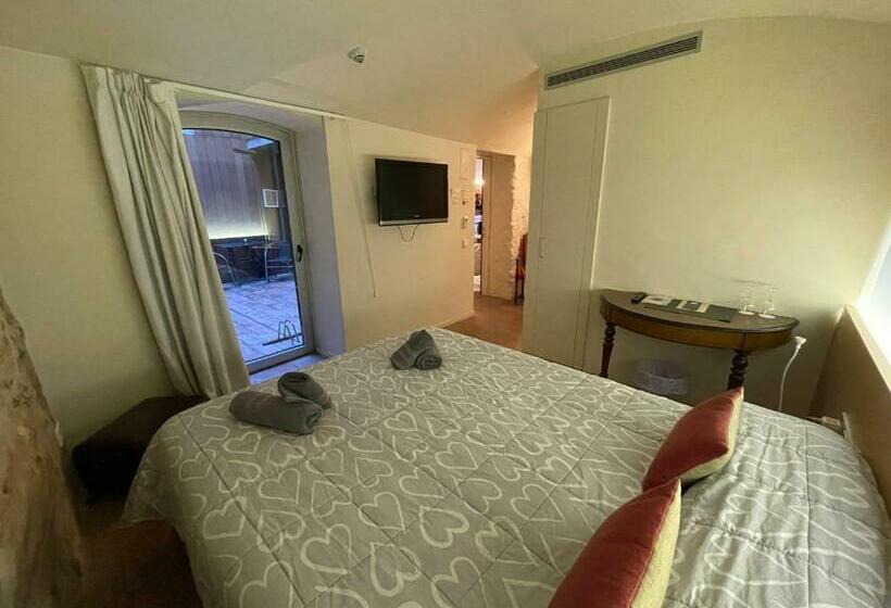 اتاق استاندارد, Can Bo De Pau