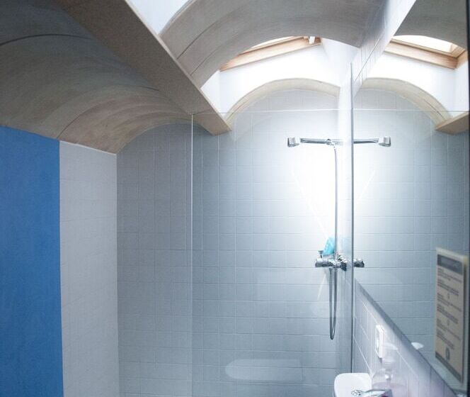 اتاق استاندارد, Can Bo De Pau