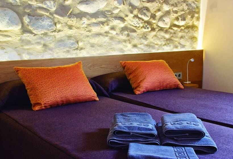 اتاق استاندارد سه نفره, Can Bo De Pau