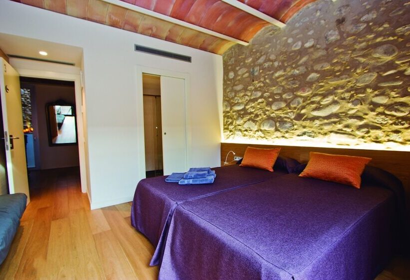 اتاق استاندارد سه نفره, Can Bo De Pau