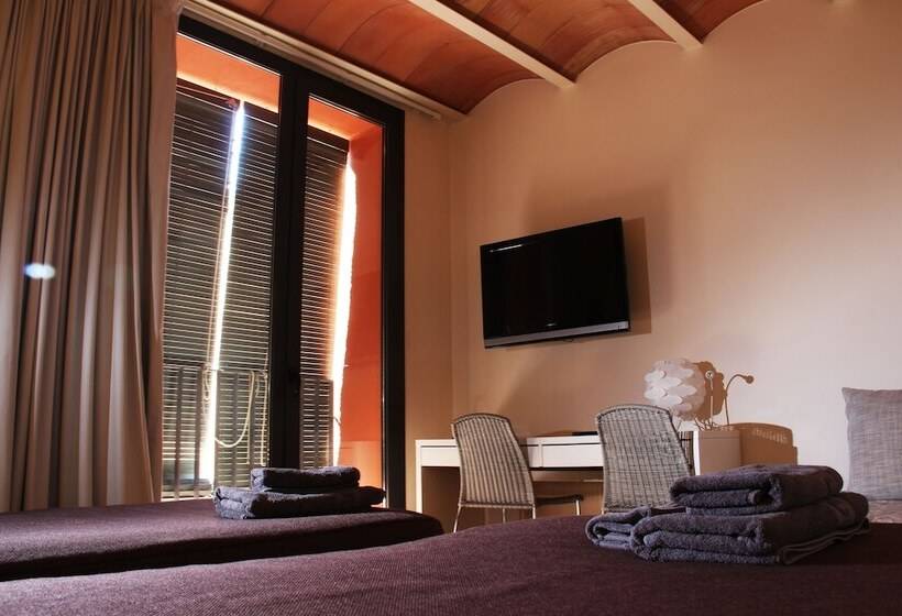 اتاق استاندارد سه نفره, Can Bo De Pau