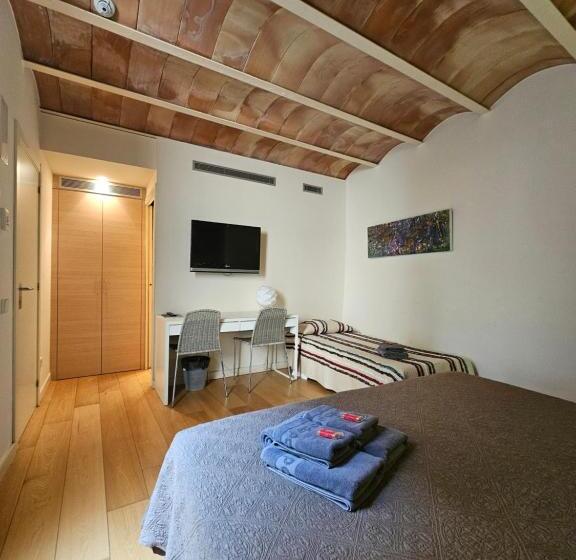 اتاق استاندارد سه نفره, Can Bo De Pau