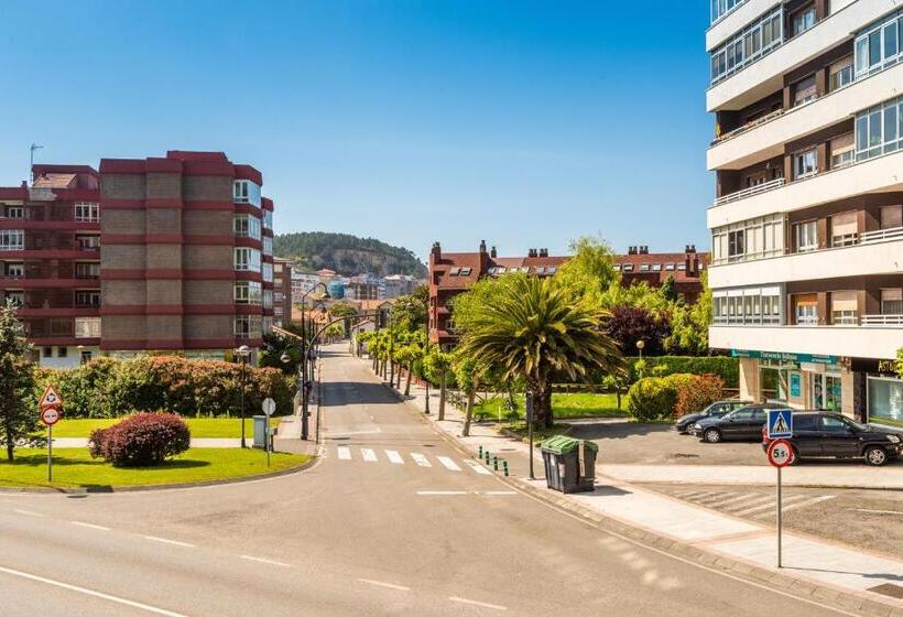 غرفة أساسية ثلاثية, Castillo De Gauzón