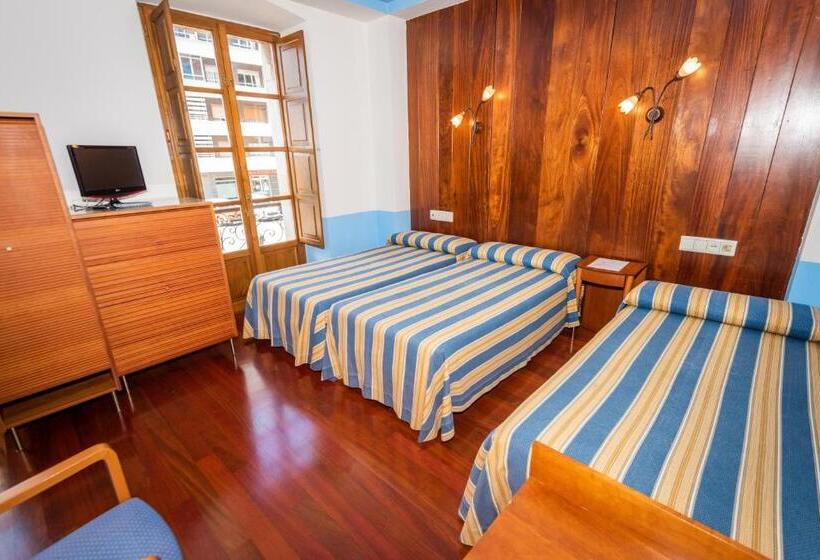 غرفة أساسية ثلاثية, Castillo De Gauzón