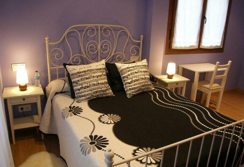 סוויטה עם ג'קוזי, Mendi Alai