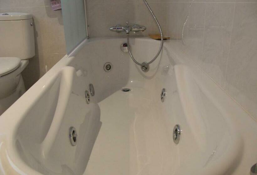 סוויטה עם ג'קוזי, Mendi Alai