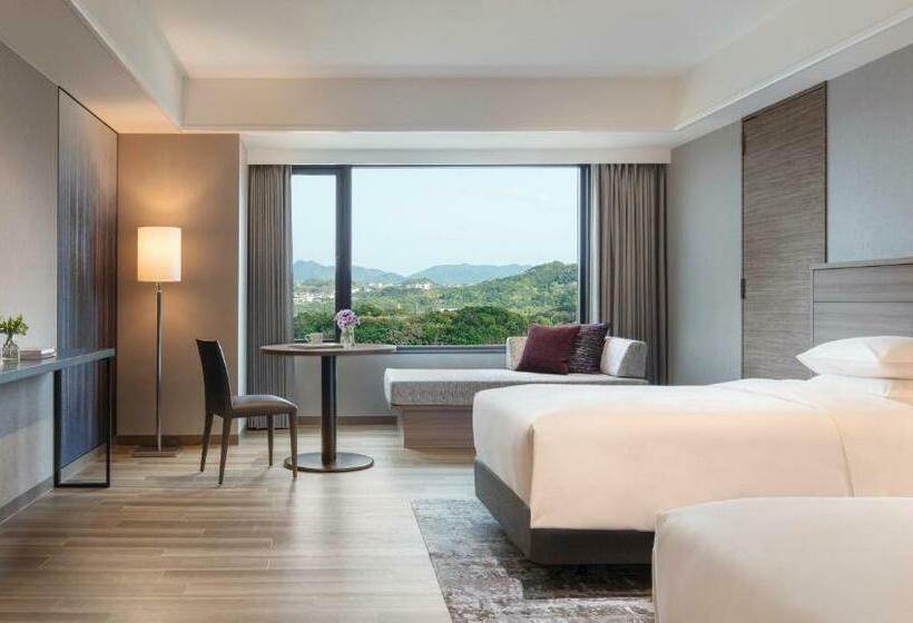 Номер Superior Вид на Сад, Nanki Shirahama Marriott