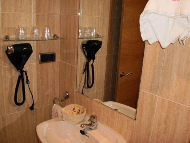 غرفة قياسية ثلاثية, Restaurante El Colono