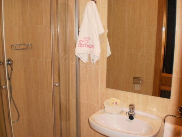 غرفة قياسية ثلاثية, Restaurante El Colono