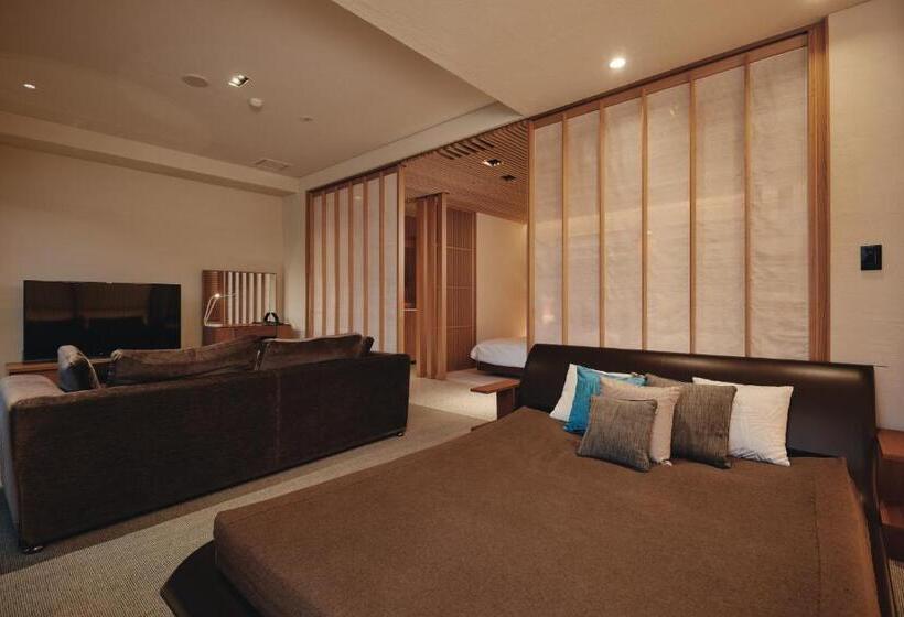 Люкс с Балконом, River Retreat Garaku