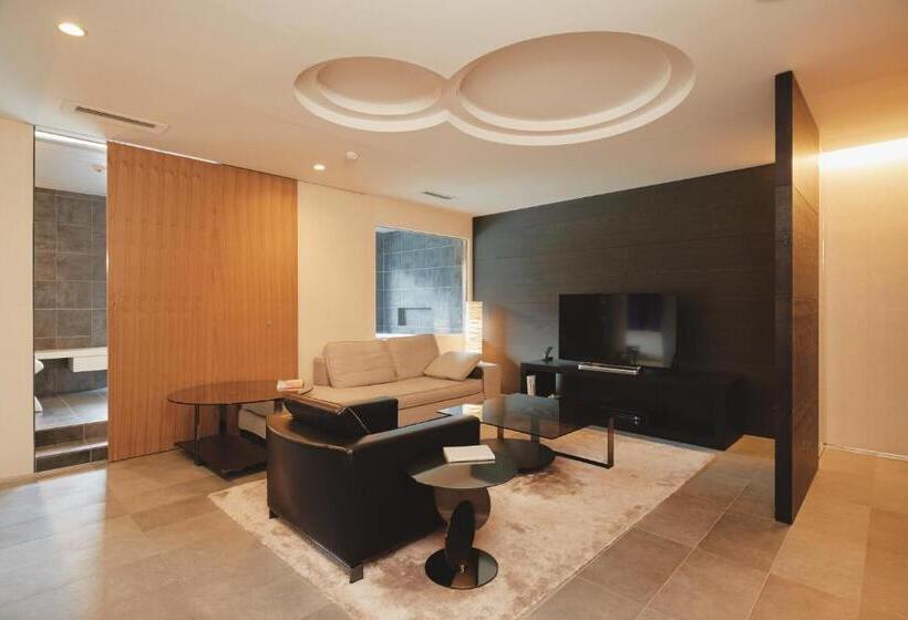 Люкс с Балконом, River Retreat Garaku