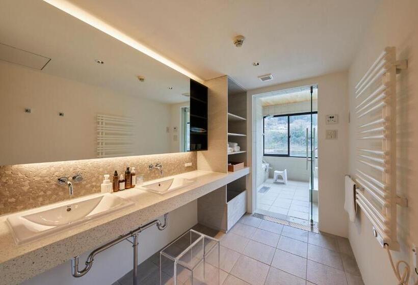 Люкс Вид на Реку, River Retreat Garaku