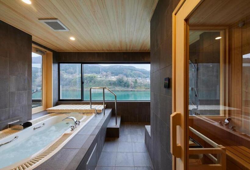 Люкс Вид на Реку, River Retreat Garaku