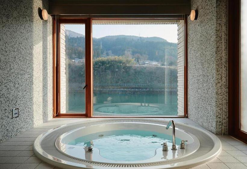 Люкс Повышенной Комфортности, River Retreat Garaku