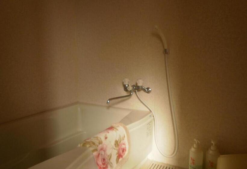 غرفة قياسية, Kakiya Ryokan