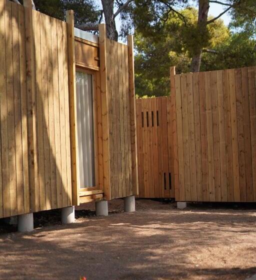 디럭스 방갈로, Alfacs Village