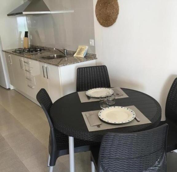 스위트, Alfacs Village