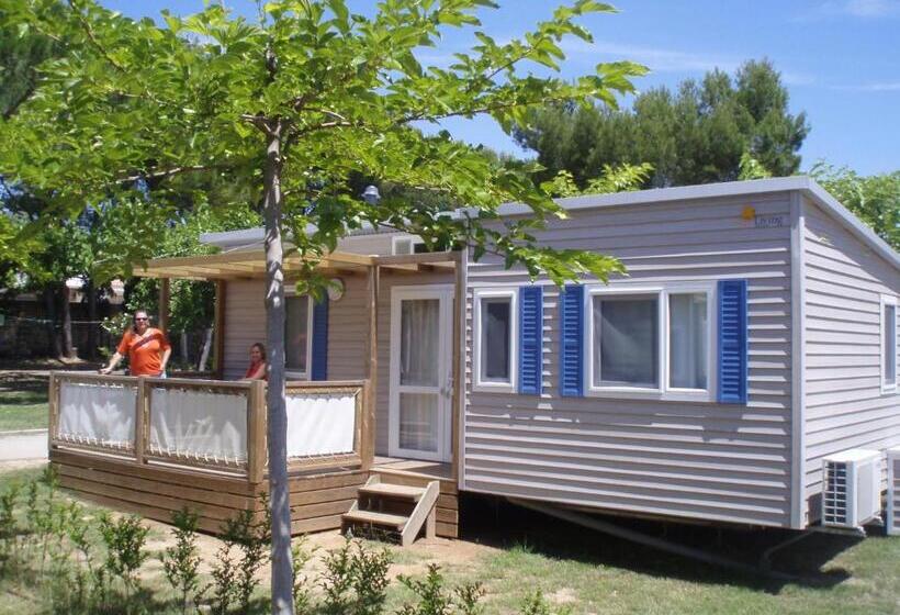 스탠다드 방갈로, Alfacs Village