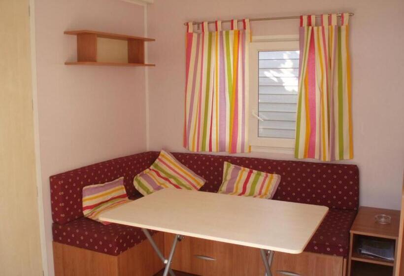 스탠다드 방갈로, Alfacs Village