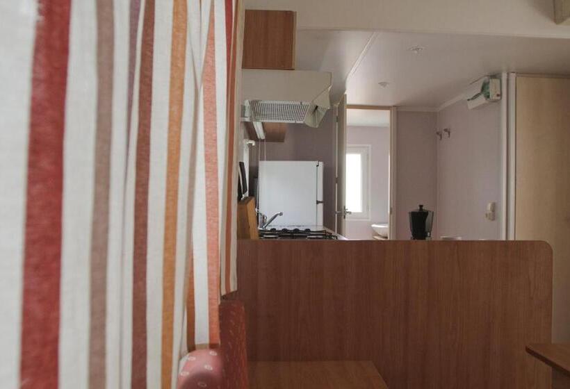 스탠다드 방갈로, Alfacs Village