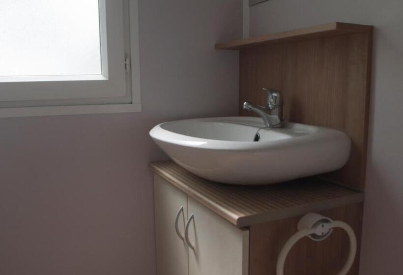 스탠다드 방갈로, Alfacs Village