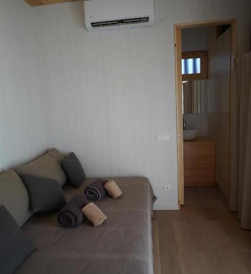 디럭스 스튜디오, Alfacs Village